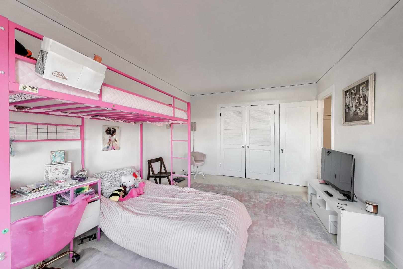 5555 S Everett Avenue Unit: E10
