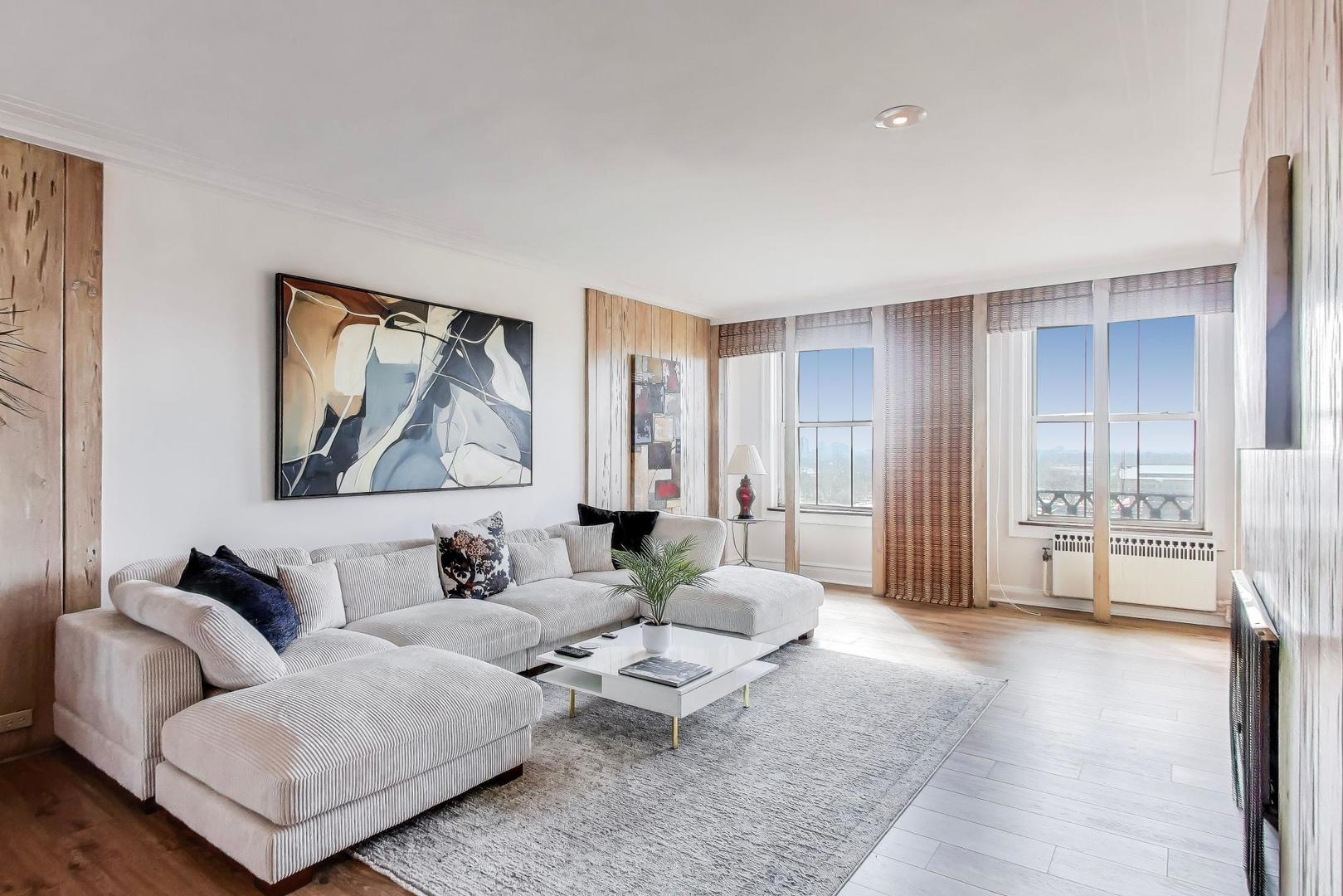 5555 S Everett Avenue Unit: E10
