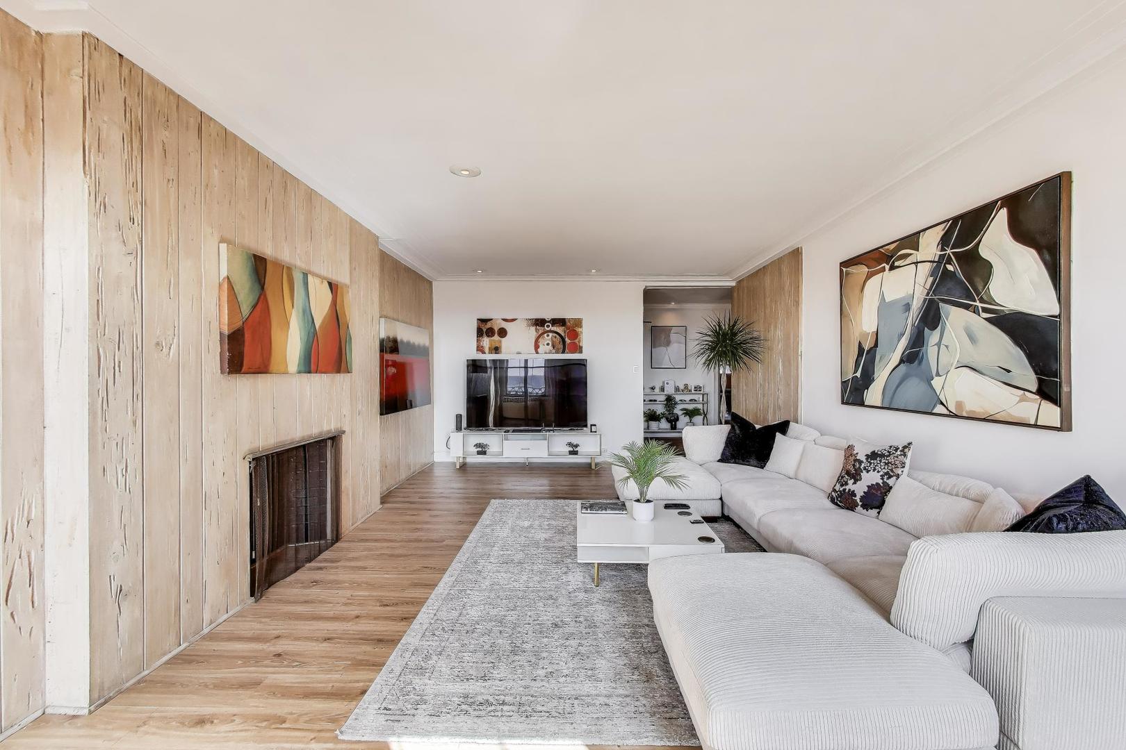5555 S Everett Avenue Unit: E10