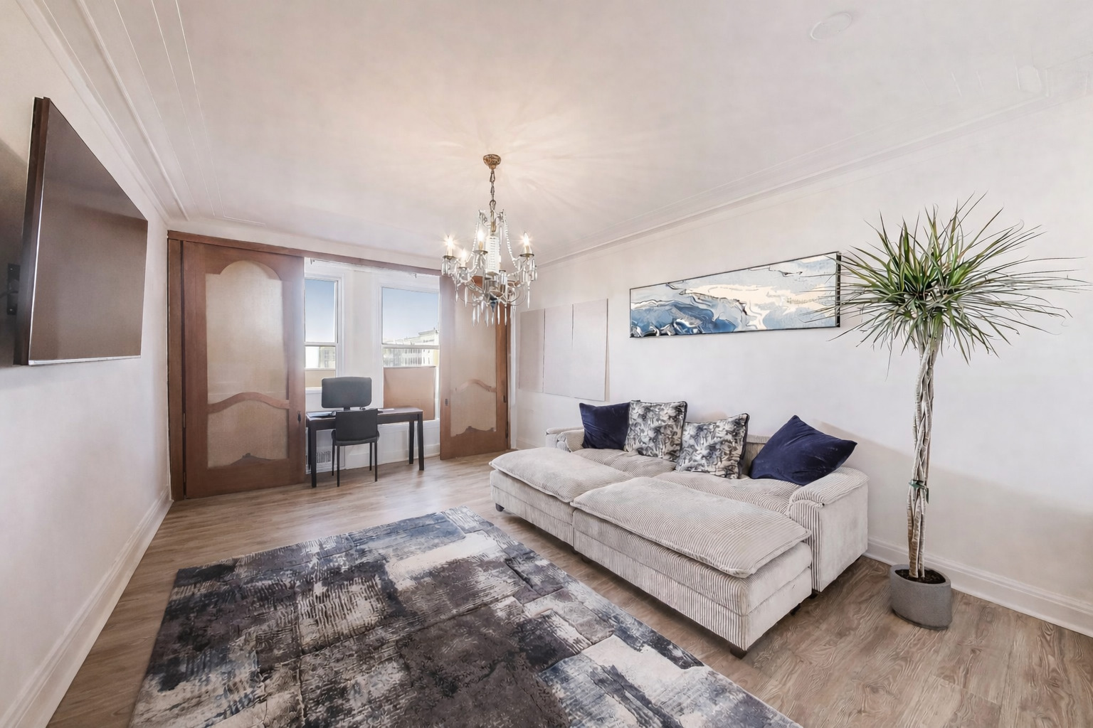 5555 S Everett Avenue Unit: E10