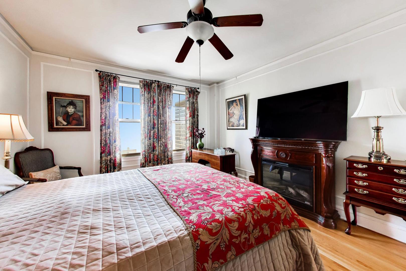 5000 S East End Avenue Unit: 24B