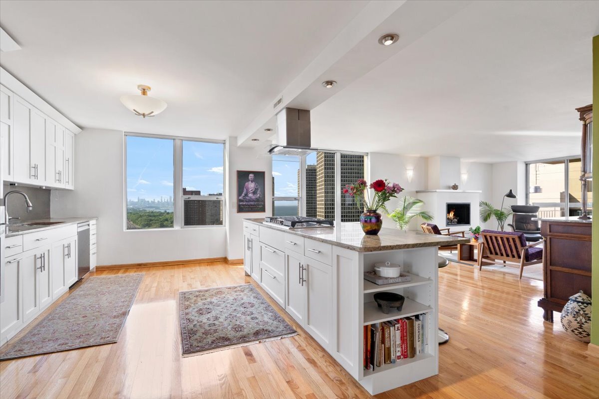5201 S Cornell Avenue Unit: 22A-B