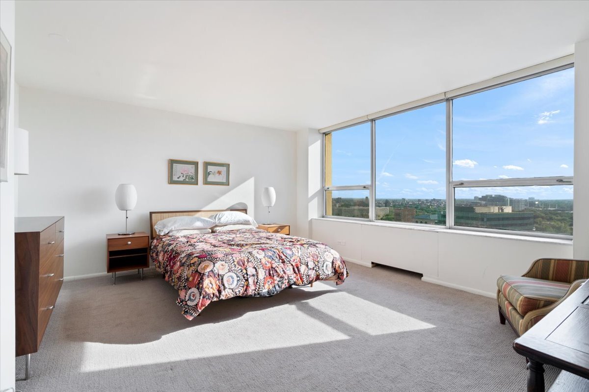 5201 S Cornell Avenue Unit: 22A-B