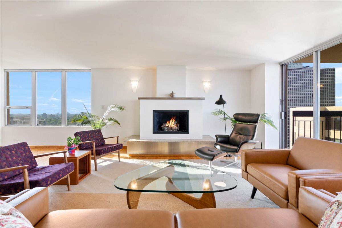 5201 S Cornell Avenue Unit: 22A-B