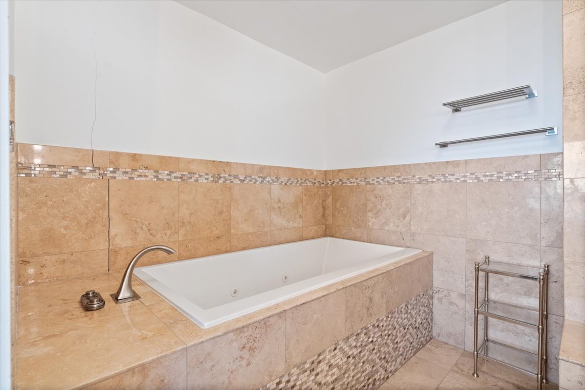 5201 S Cornell Avenue Unit: 22A-B