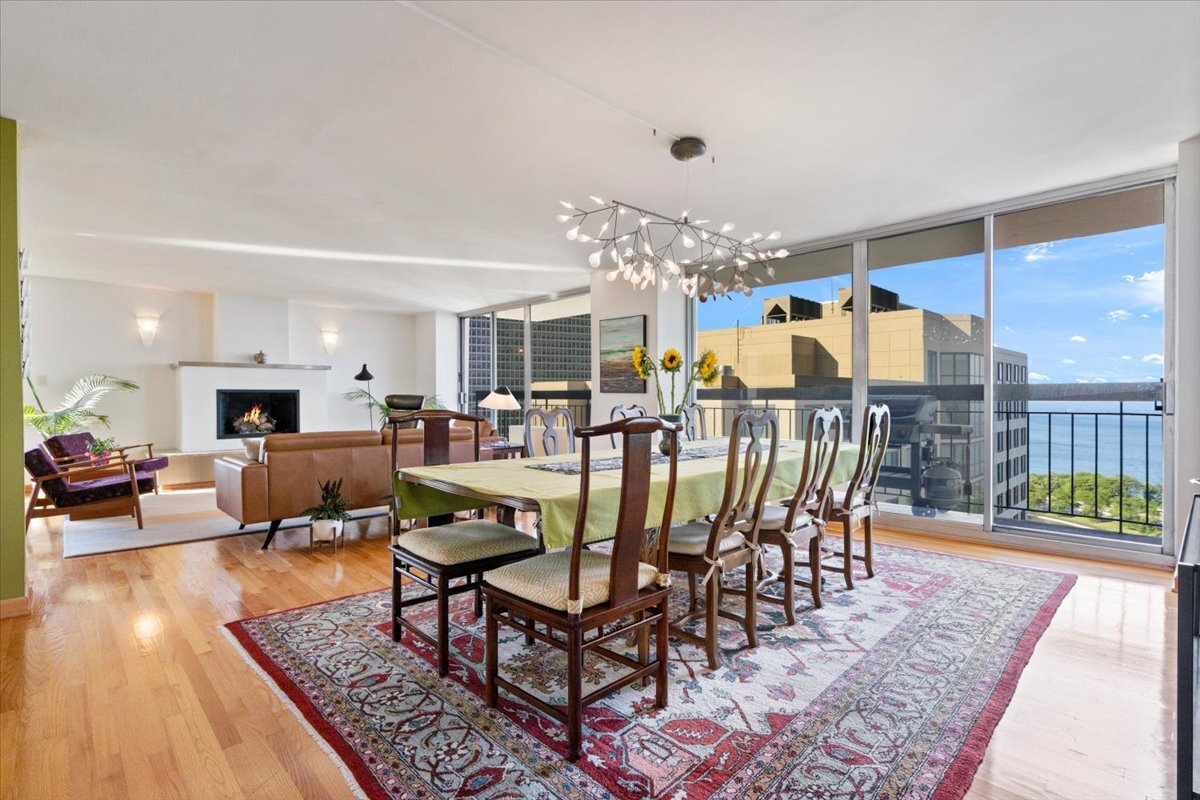 5201 S Cornell Avenue Unit: 22A-B