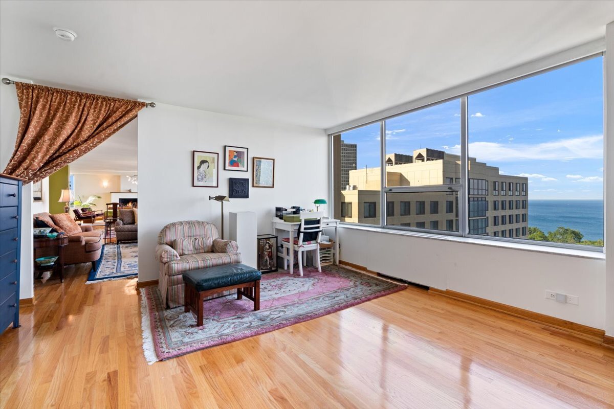 5201 S Cornell Avenue Unit: 22A-B