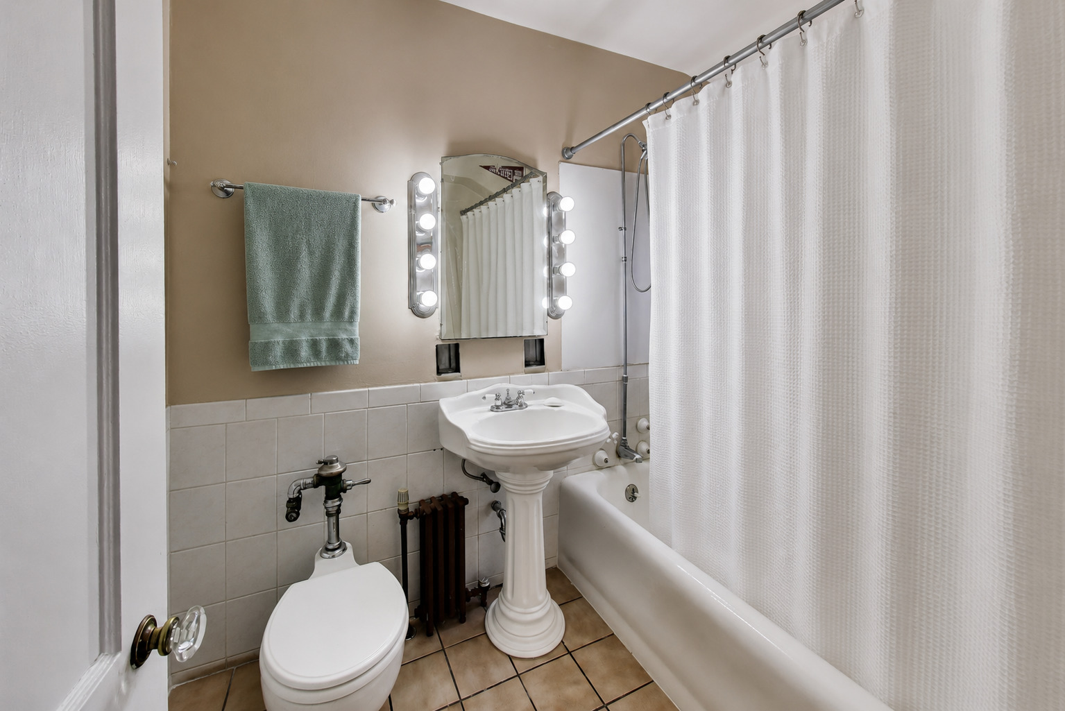 1755 E 55th Street Unit: 303