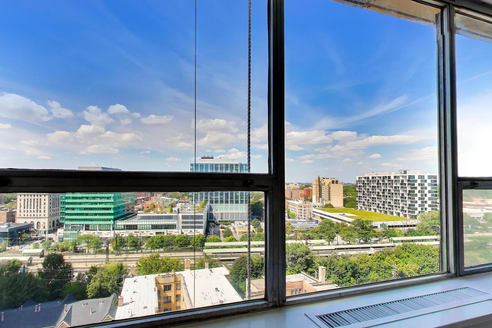 5201 S Cornell Street Unit: 16E