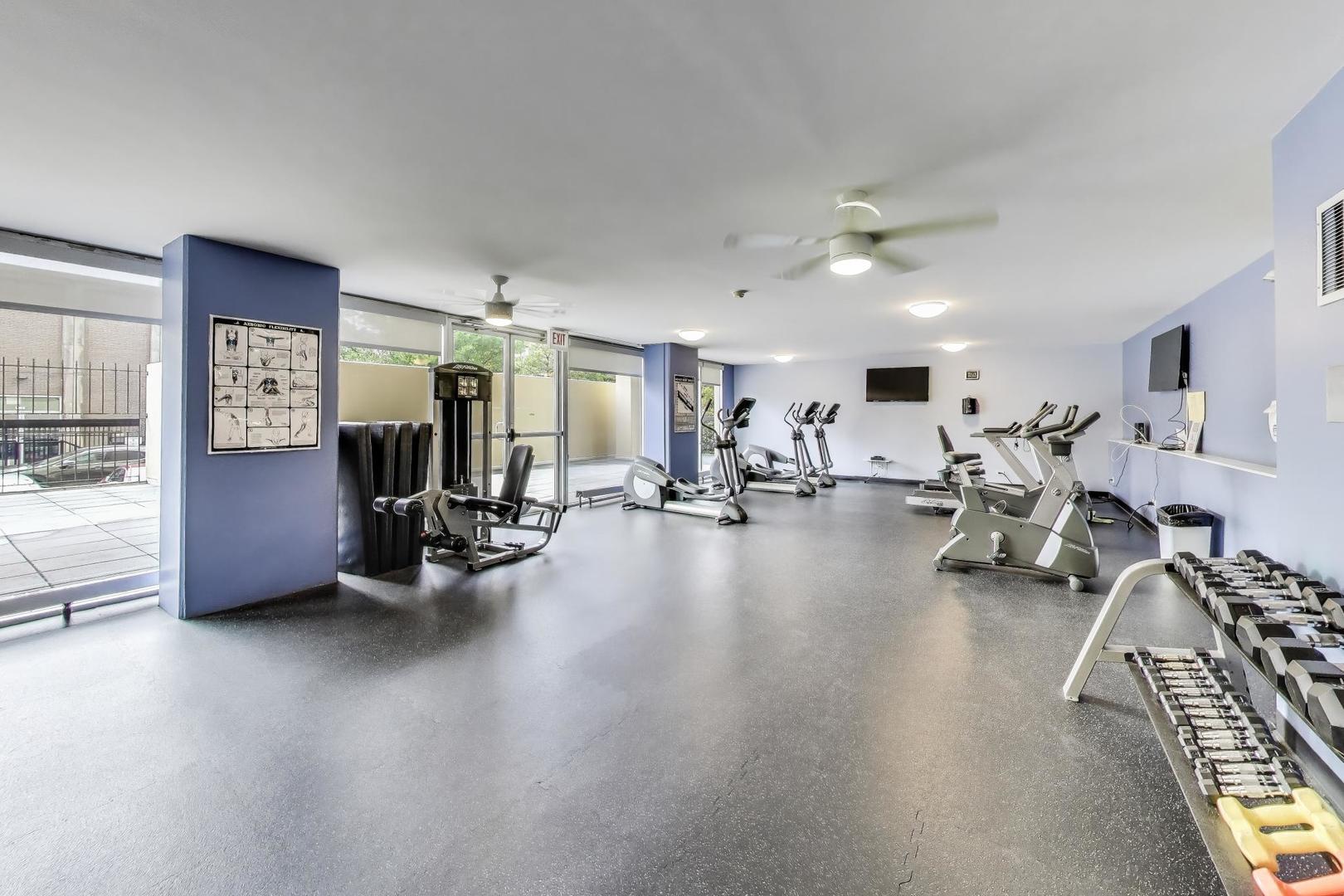5201 S Cornell Street Unit: 16E