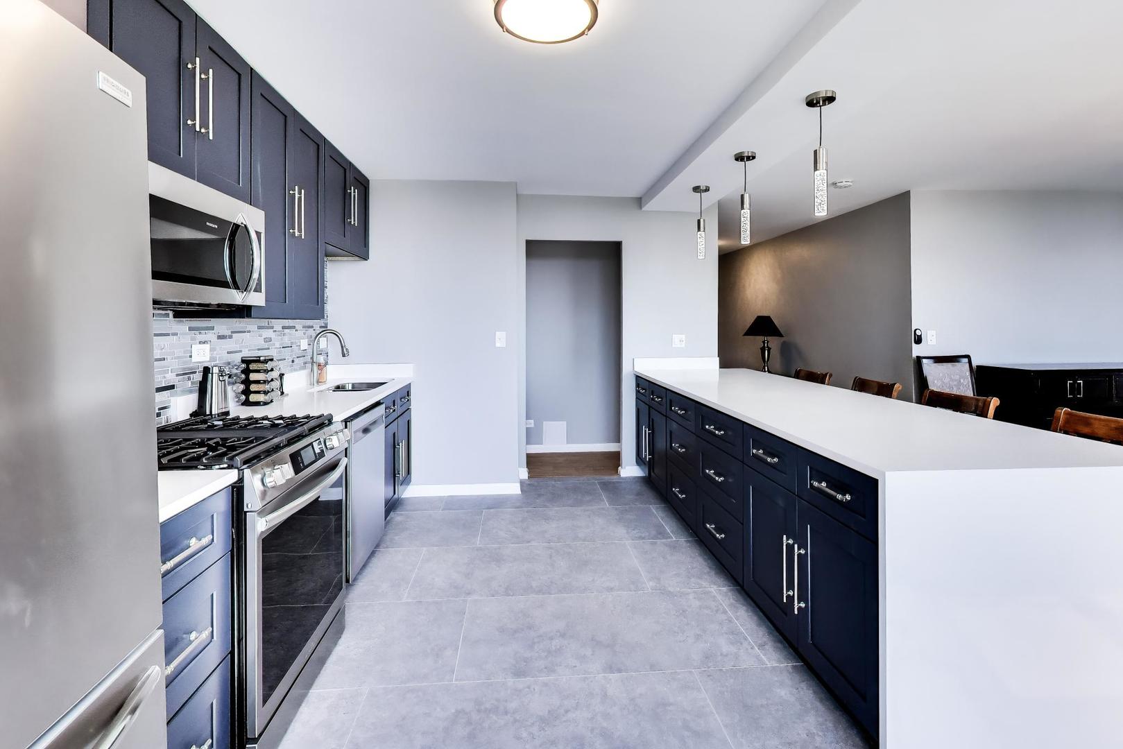 5201 S Cornell Street Unit: 16E