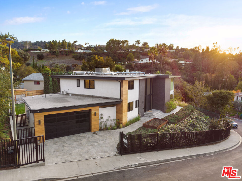 11428 Dona Lola Dr