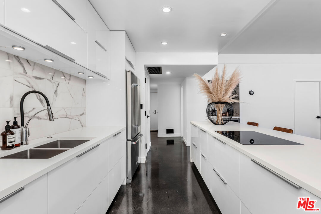 7250 Franklin Ave Unit: 116