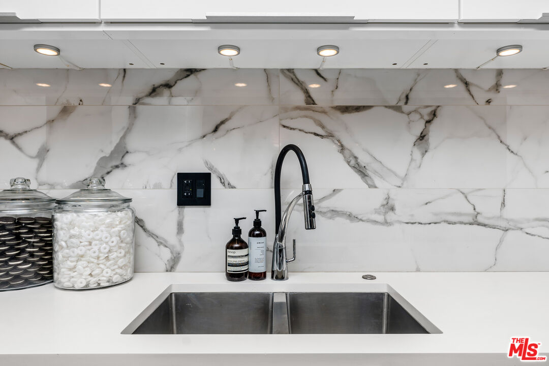 7250 Franklin Ave Unit: 116