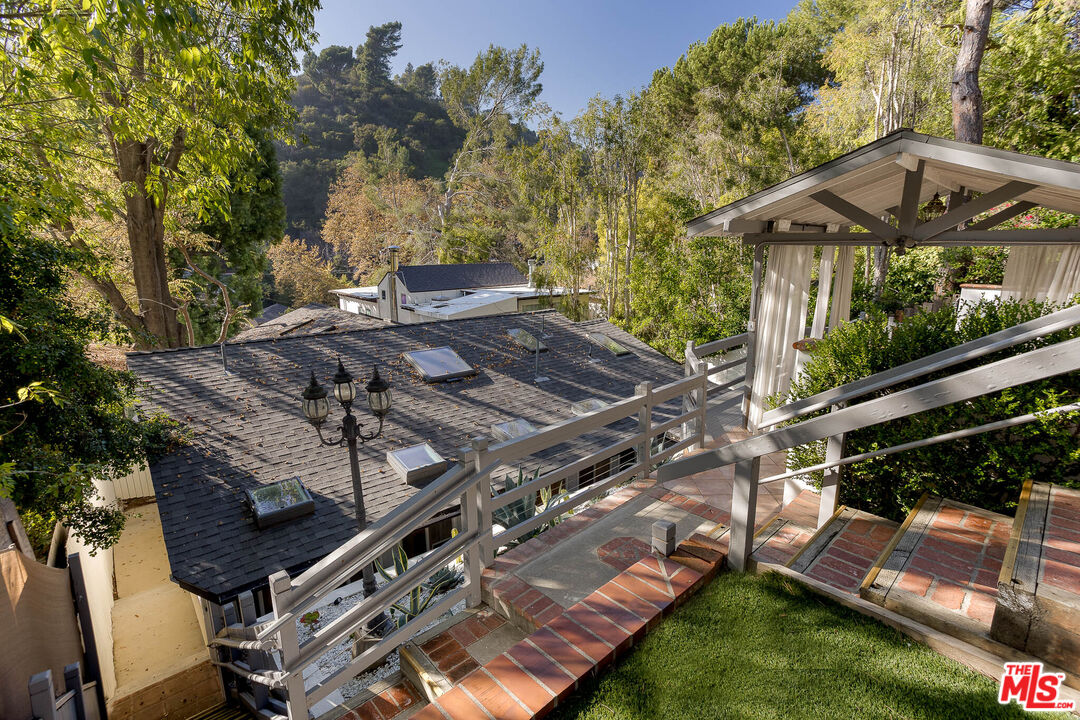 1906 N Beverly Glen Blvd