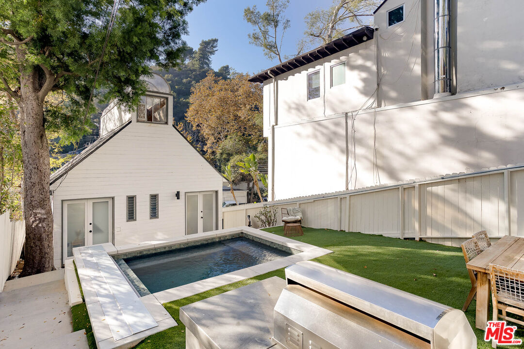 1906 N Beverly Glen Blvd