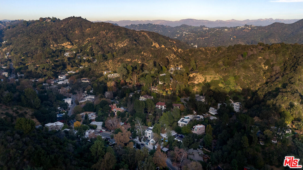 1906 N Beverly Glen Blvd