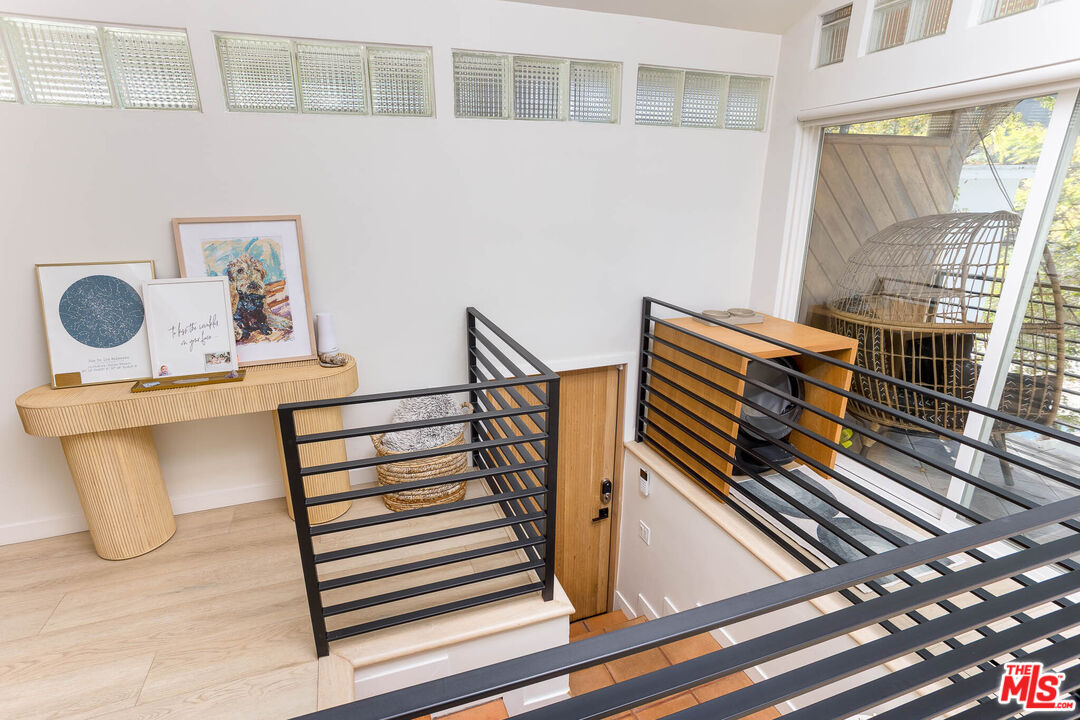 1906 N Beverly Glen Blvd