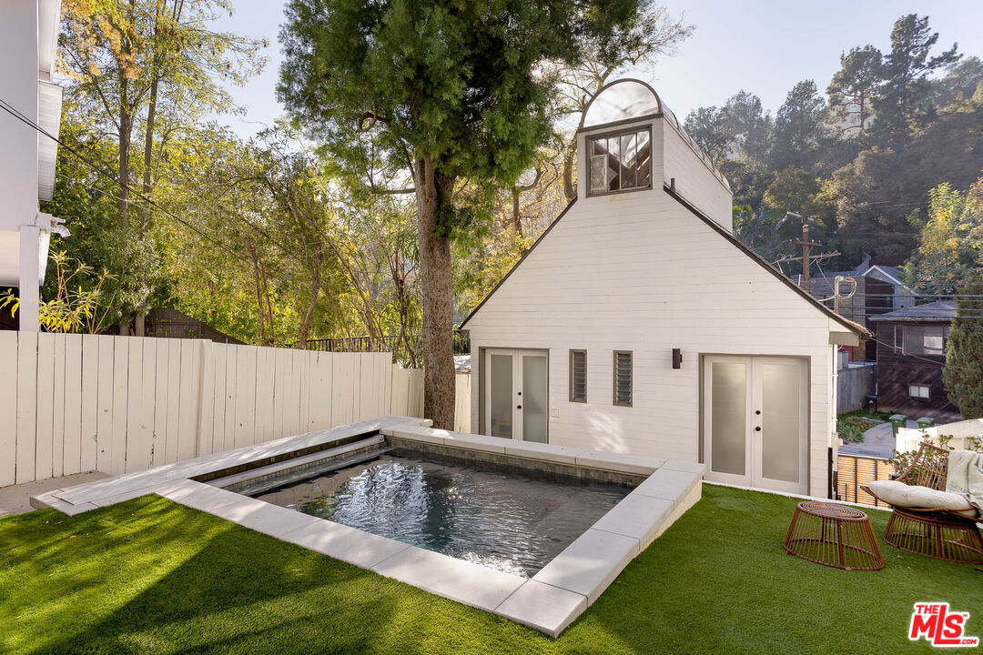 1906 N Beverly Glen Blvd