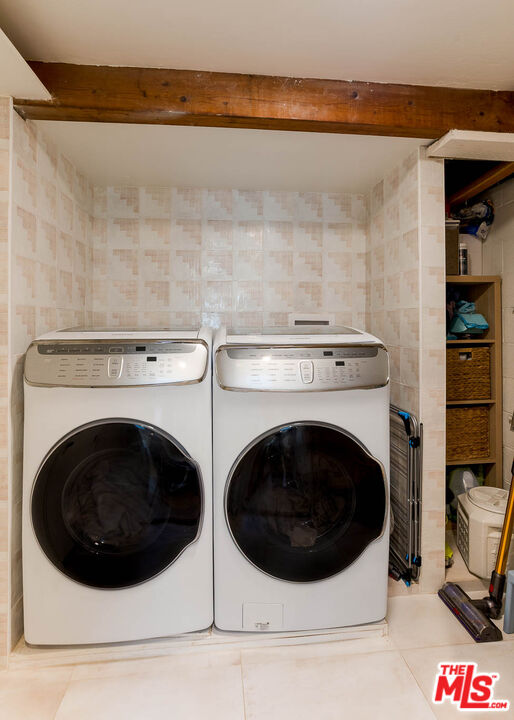 1906 N Beverly Glen Blvd