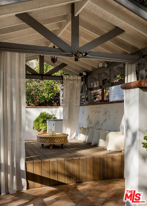 1906 N Beverly Glen Blvd