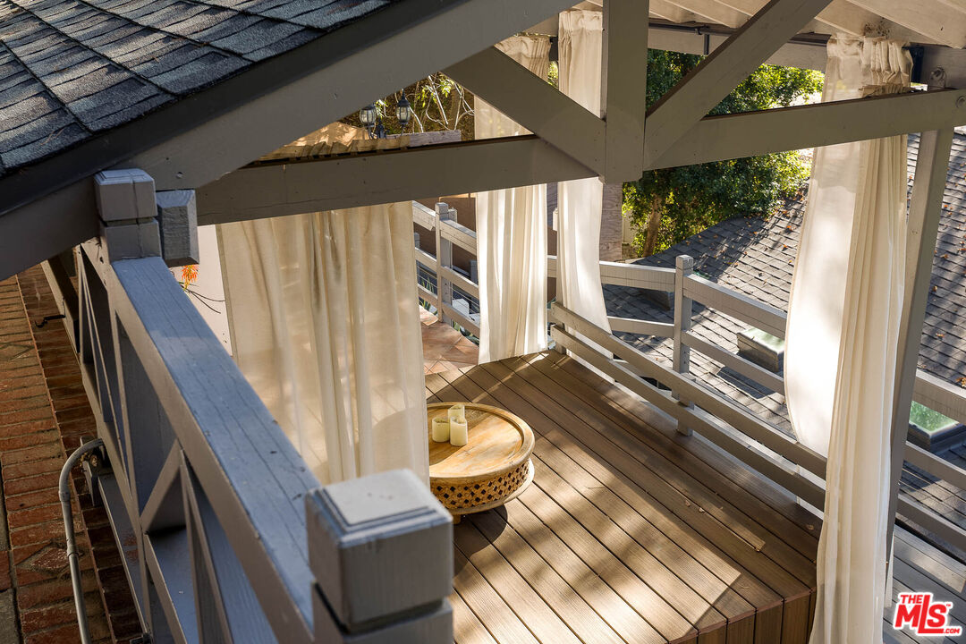 1906 N Beverly Glen Blvd