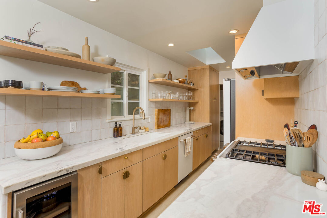 1906 N Beverly Glen Blvd