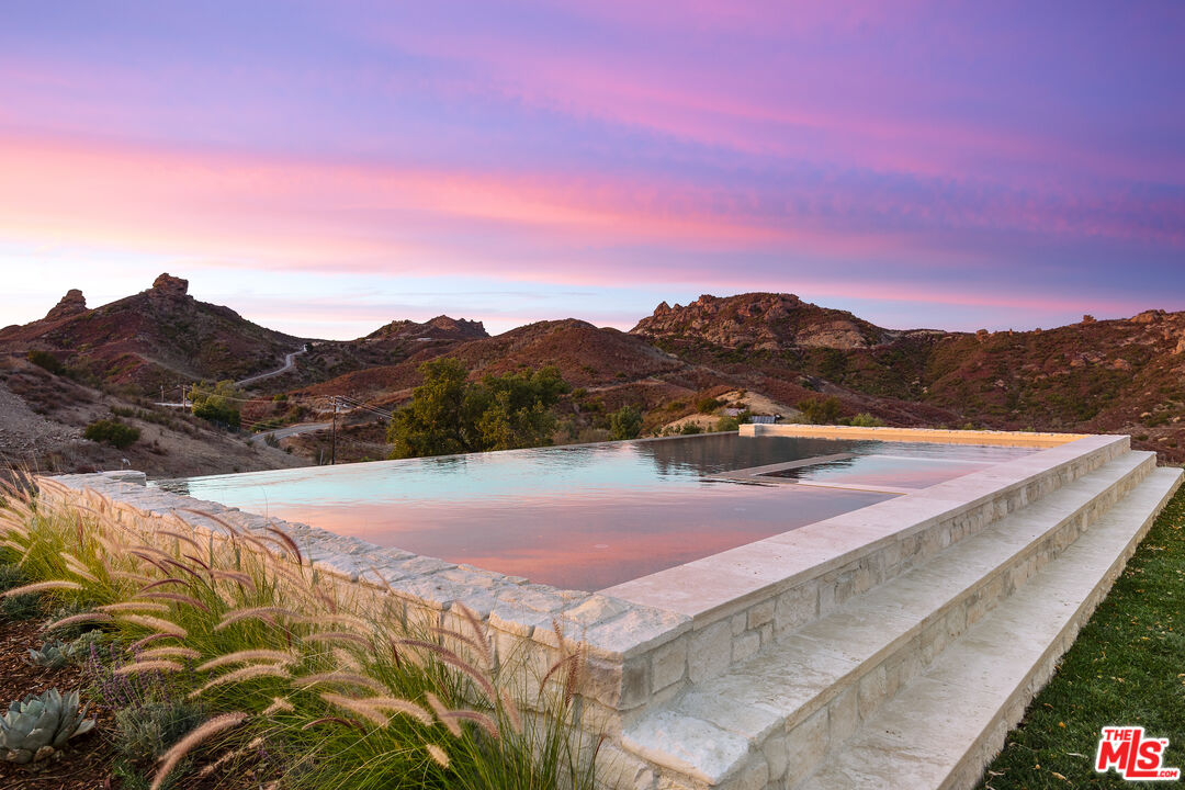 32180 Mulholland Hwy