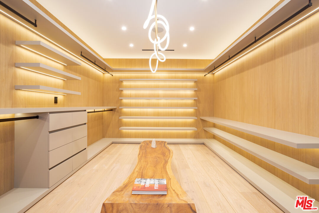 32180 Mulholland Hwy