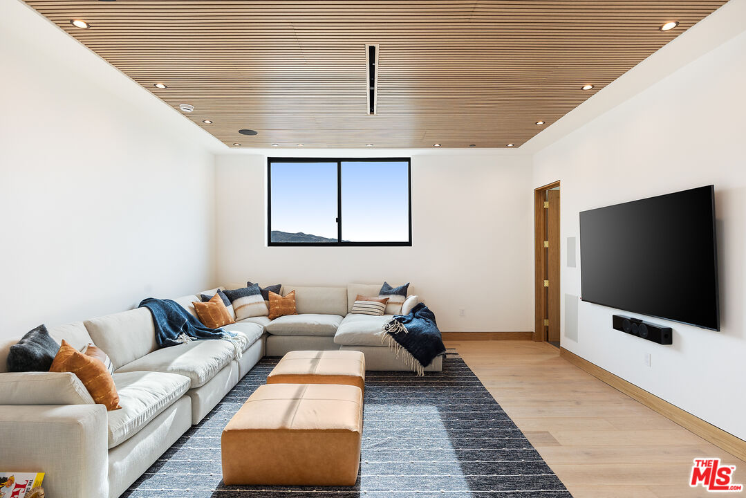 32180 Mulholland Hwy