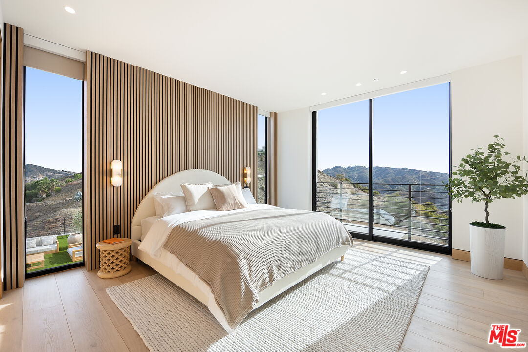 32180 Mulholland Hwy