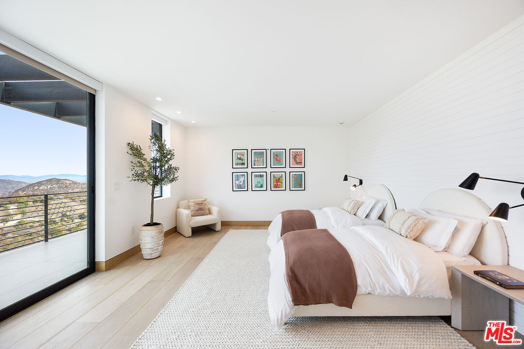 32180 Mulholland Hwy