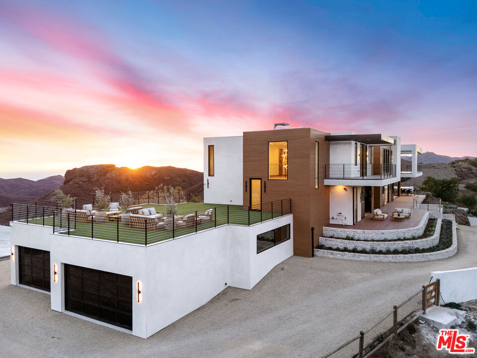 32180 Mulholland Hwy