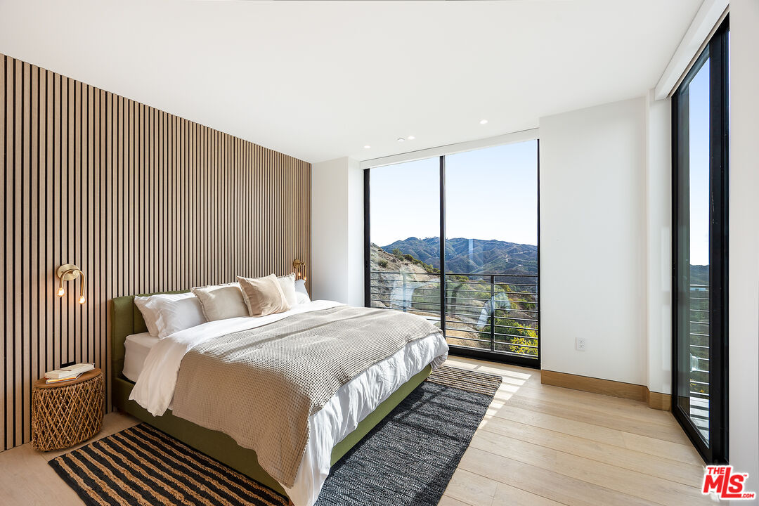 32180 Mulholland Hwy