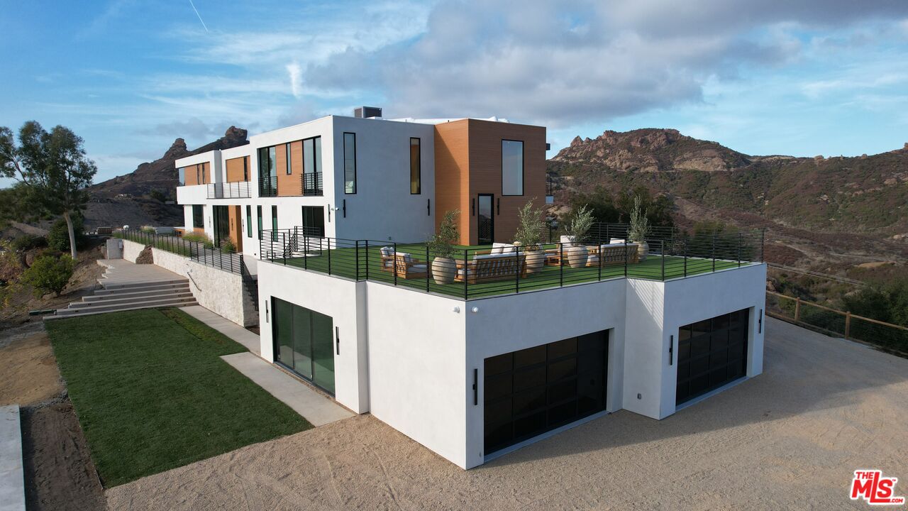 32180 Mulholland Hwy