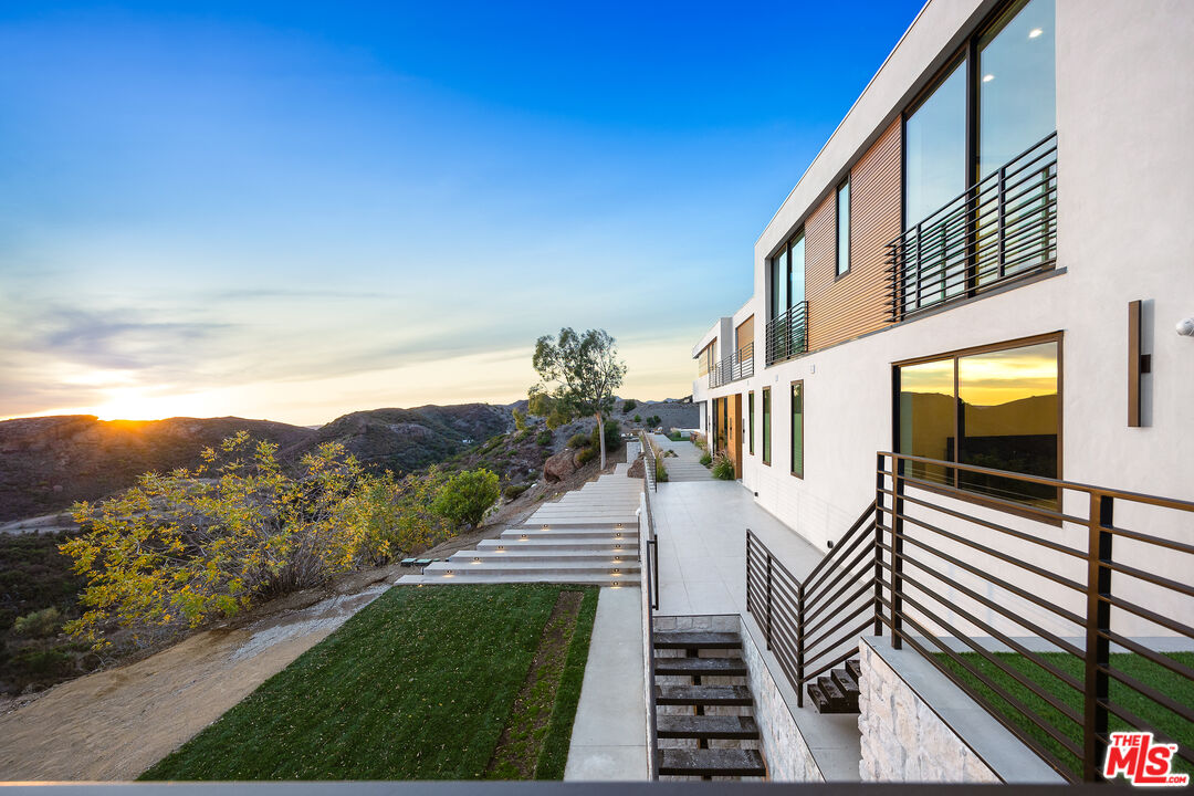 32180 Mulholland Hwy