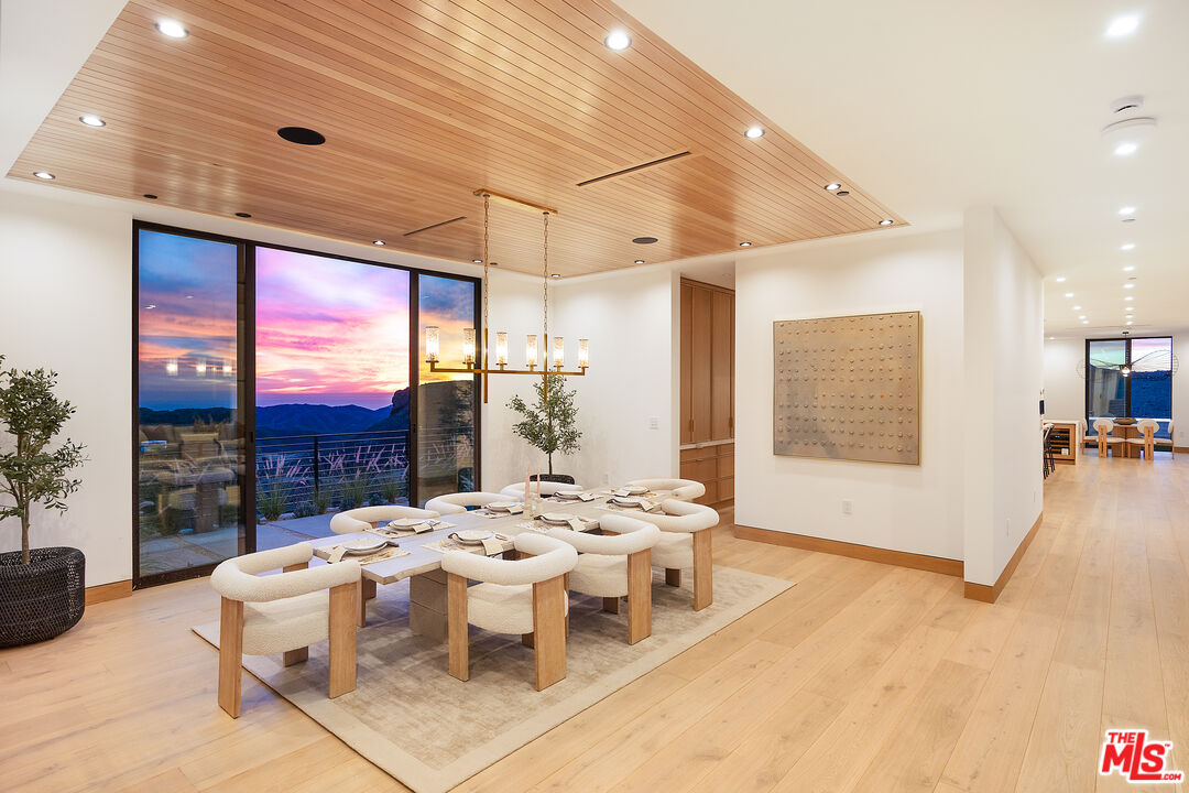 32180 Mulholland Hwy