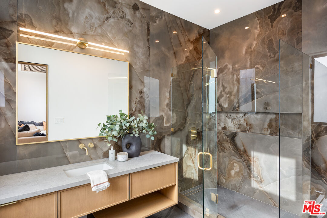 32180 Mulholland Hwy