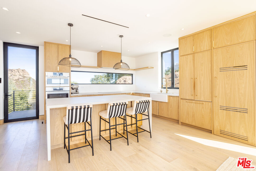 32180 Mulholland Hwy Unit: 1/2