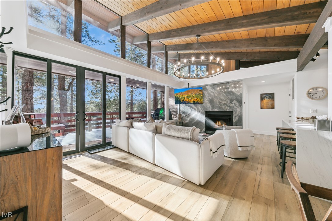 725 Fairview Boulevard 5