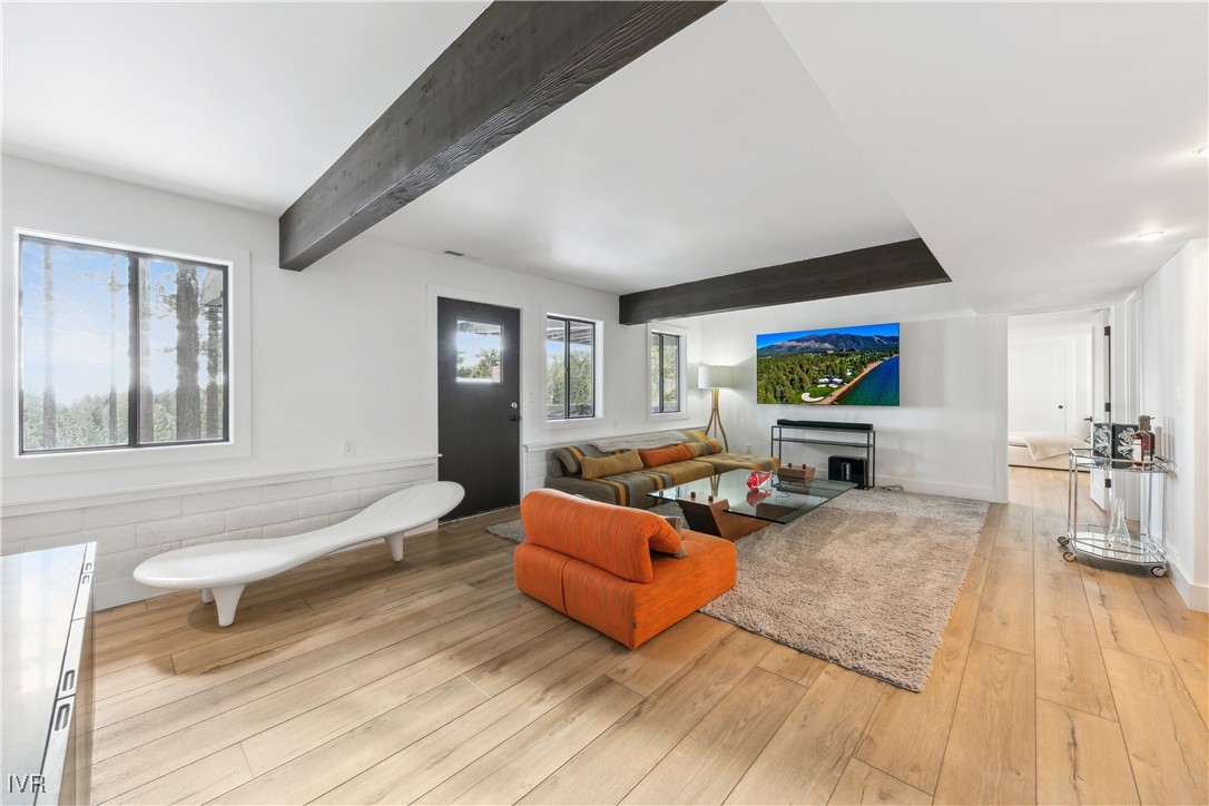 725 Fairview Boulevard 5