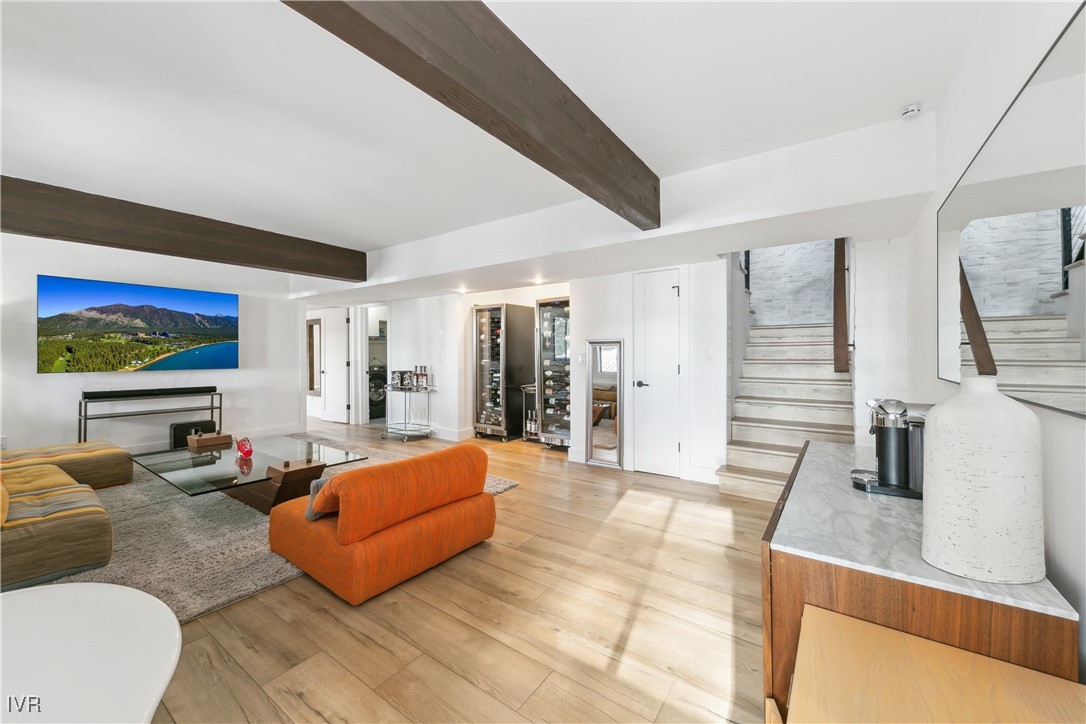 725 Fairview Boulevard 5