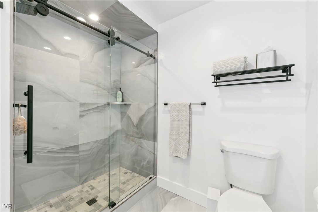 725 Fairview Boulevard 5