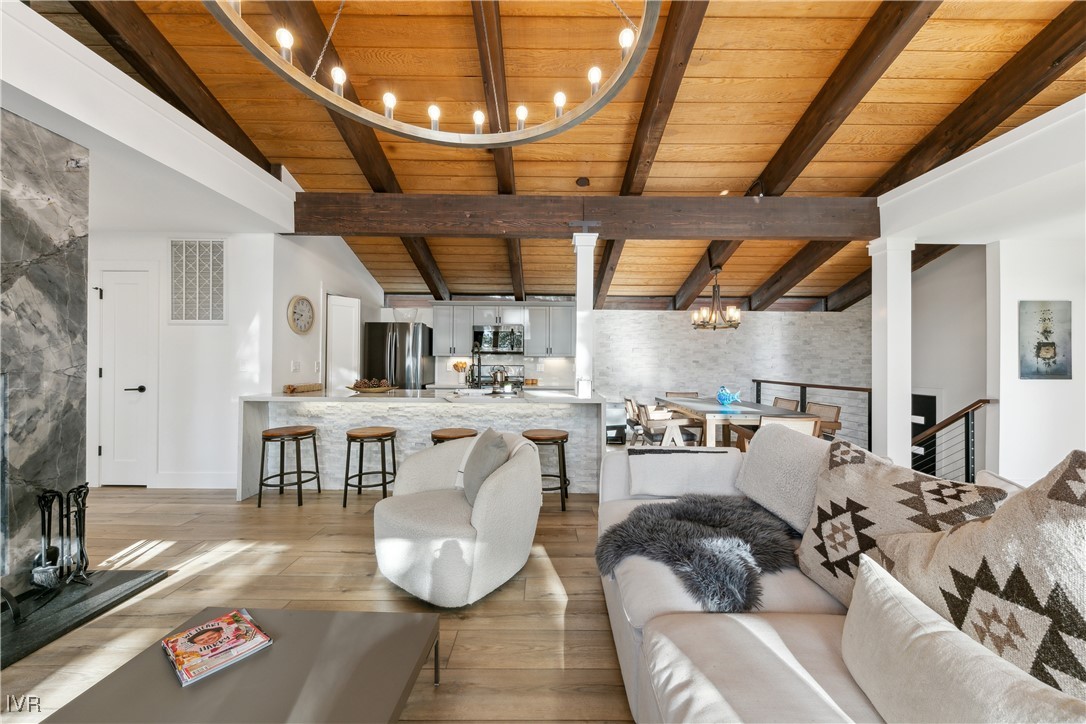 725 Fairview Boulevard 5