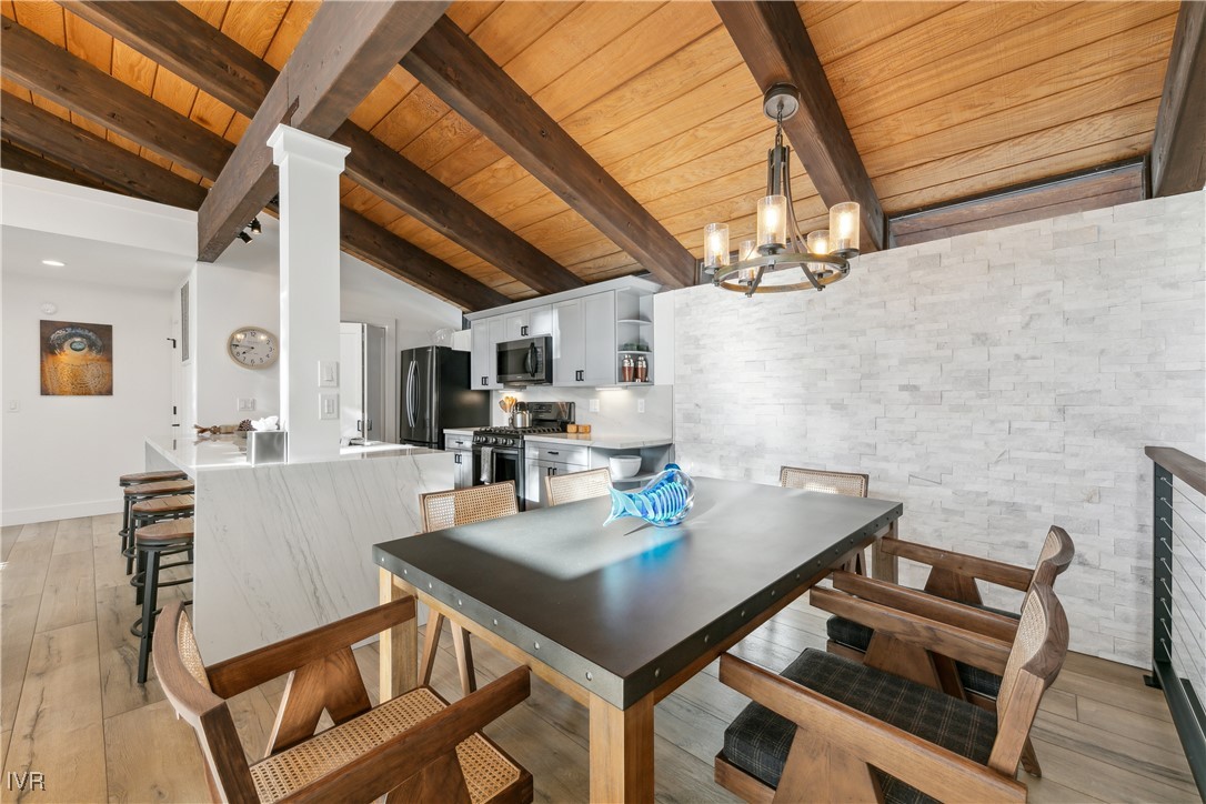 725 Fairview Boulevard 5