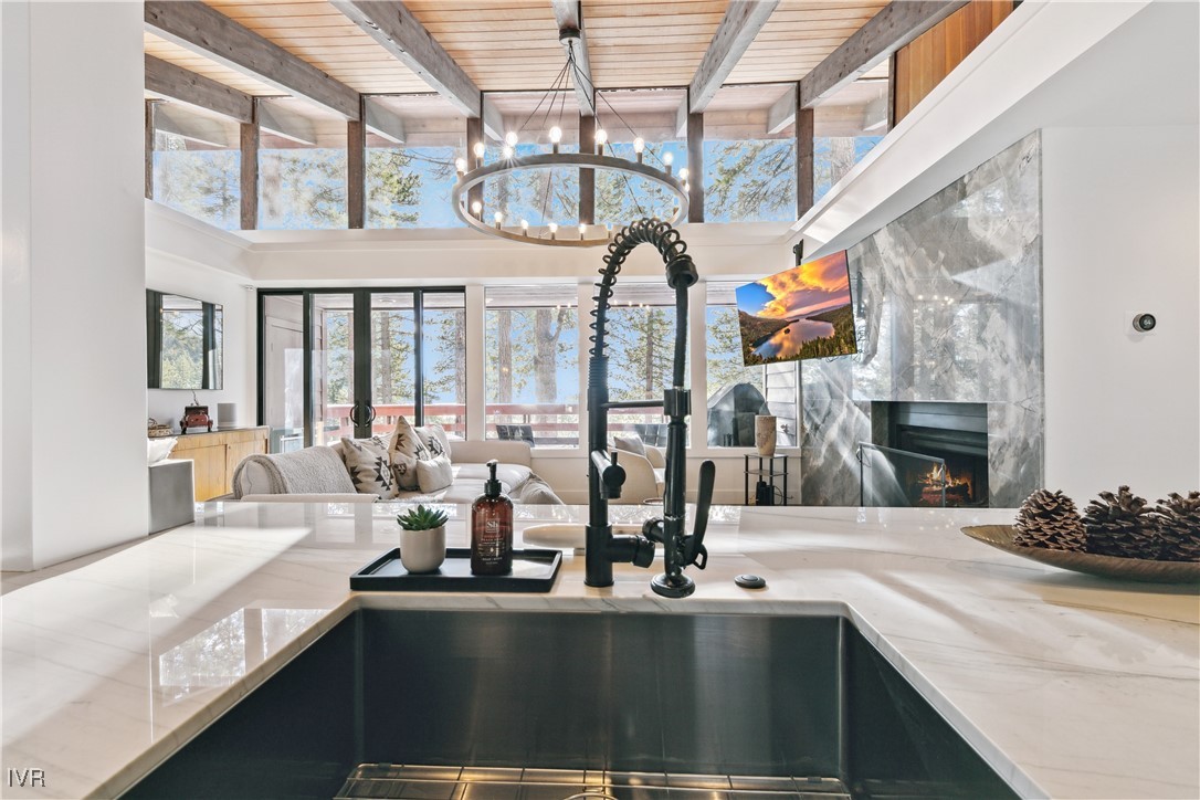 725 Fairview Boulevard 5