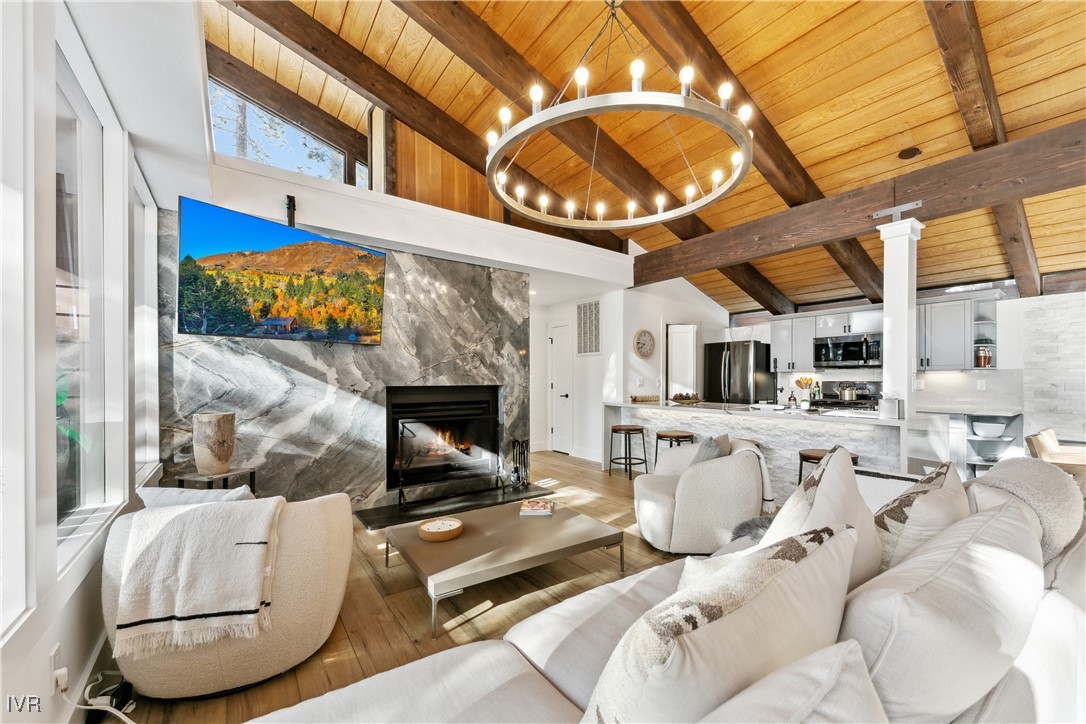 725 Fairview Boulevard 5