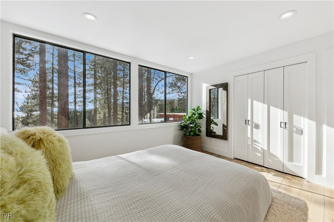 725 Fairview Boulevard 5