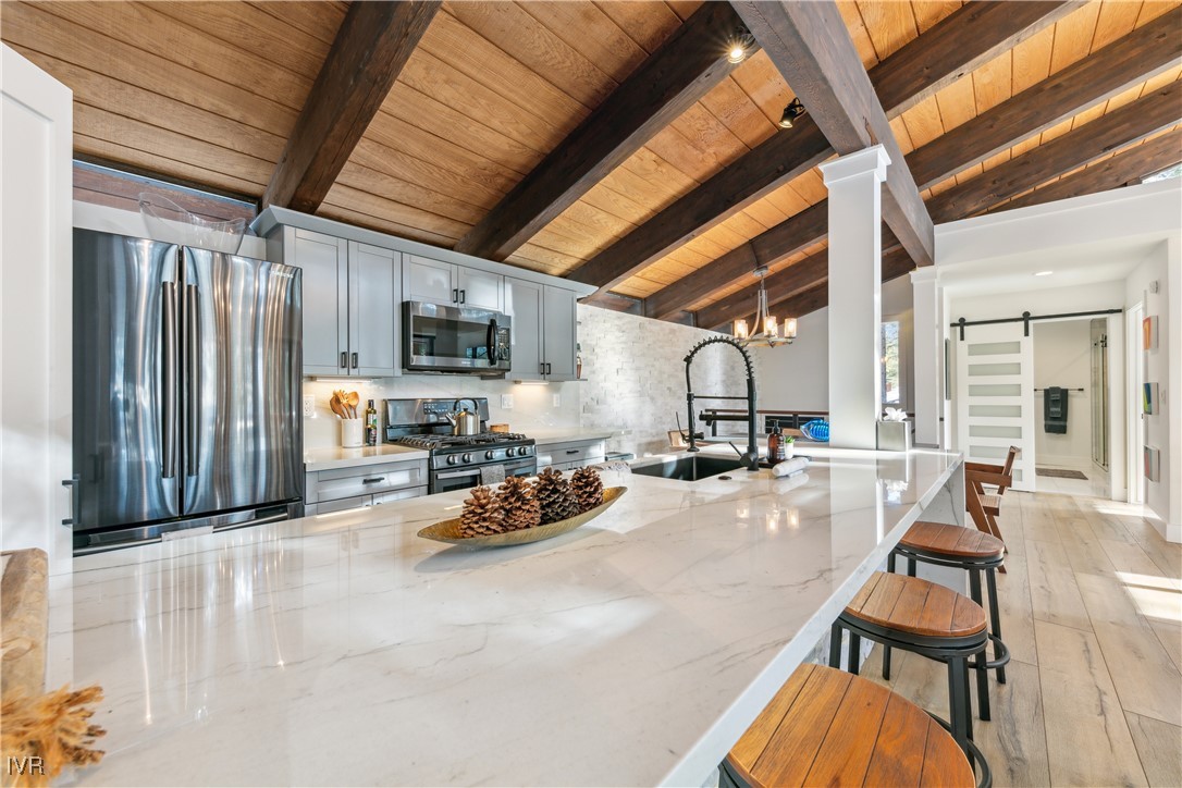 725 Fairview Boulevard 5