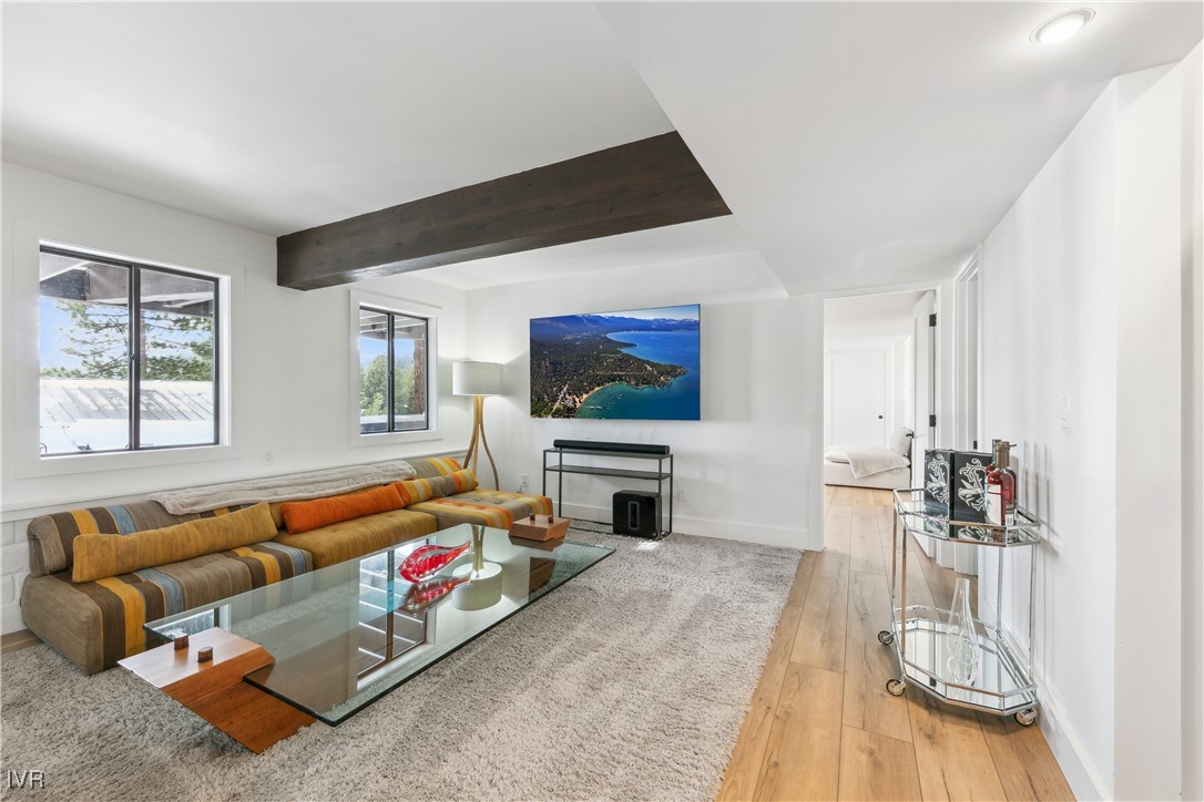 725 Fairview Boulevard 5